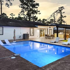 Newly Updated Home Pool, Patio, BBQ! 5BR 9 beds