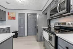Spacious 4BR Near NASA & Kemah, King Bed - Image 2