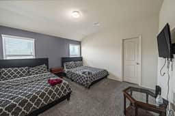 Spacious 4BR,EV Charger,Parking - East Houston Gem - Image 4