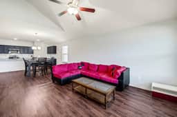 Spacious 4BR,EV Charger,Parking - East Houston Gem - Image 2