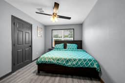 Charming 1940 bungalow 4mi downtown & 2mi Heights - Image 3