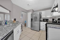 Quiet 4BR Near Nasa & Kemah, King Bed, Bbq, Patio - Holiday Home - Image 4