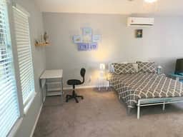 Studio in quiet neighborhood - Image 4