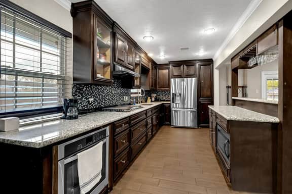 Spacious 5BR Houston Home|PrivatePool, BBQ, Family - Image 5