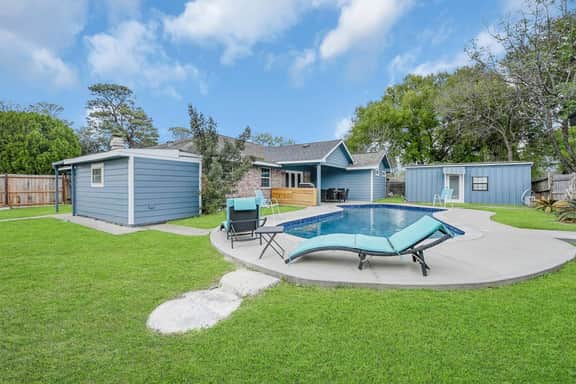 Spacious 5BR Houston Home|PrivatePool, BBQ, Family - Image 2
