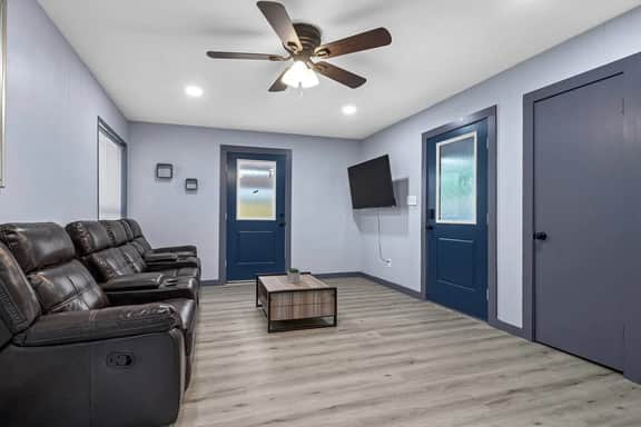 Remodeled Home near NRG, Downtown, Medical Center sleeps10 - Image 3