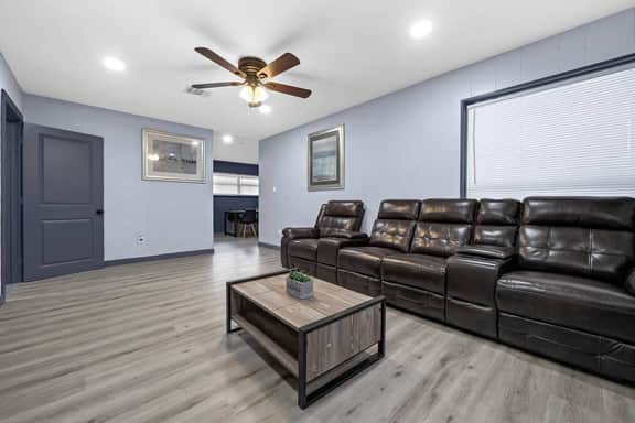 Remodeled Home near NRG, Downtown, Medical Center sleeps10 - Image 2