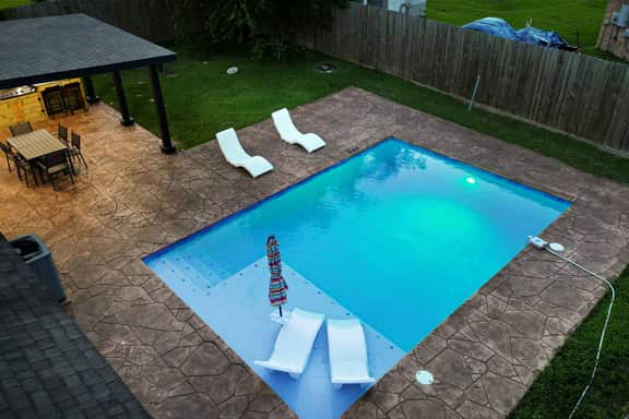 Newly Updated Home Pool, Patio, BBQ! 5BR 9 beds - Image 3