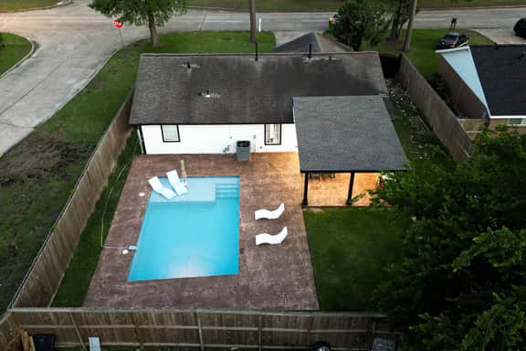 Newly Updated Home Pool, Patio, BBQ! 5BR 9 beds - Image 2