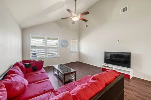 Spacious 4BR,EV Charger,Parking - East Houston Gem - Image 5