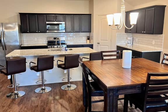 Spacious 4BR,EV Charger,Parking - East Houston Gem - Image 3