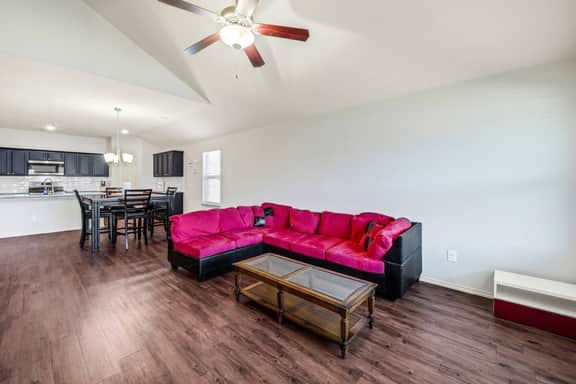 Spacious 4BR,EV Charger,Parking - East Houston Gem - Image 2