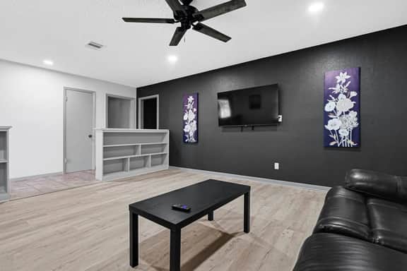 Large Updated Baytown Home • 5BR/3BA • Sleeps 12 - Image 4