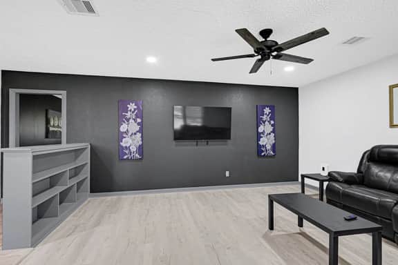 Large Updated Baytown Home • 5BR/3BA • Sleeps 12 - Image 5
