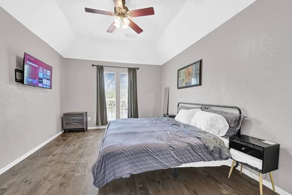 Quiet 4BR Near Nasa & Kemah, King Bed, Bbq, Patio - Holiday Home - Image 3