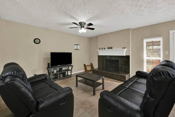 290/Cypress/NW Houston/Pets/NewListing - Image 3