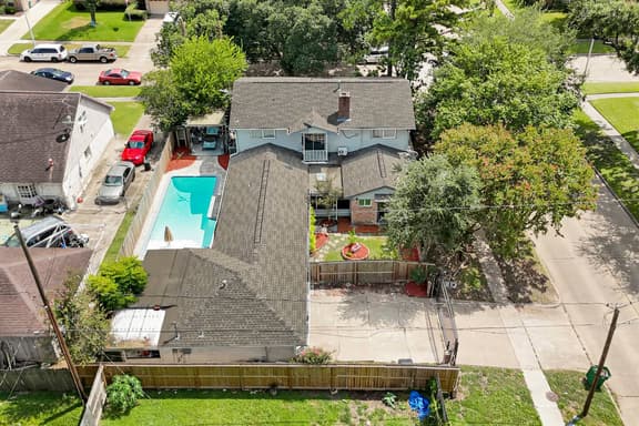 Private Pool ! King Bed ! Cozy Patio & BBQ 7b/4ba - Holiday Home - Image 1